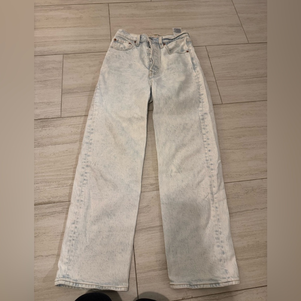 Levi's Women's Light Wash Straight Leg Jeans sz 25 ribcage